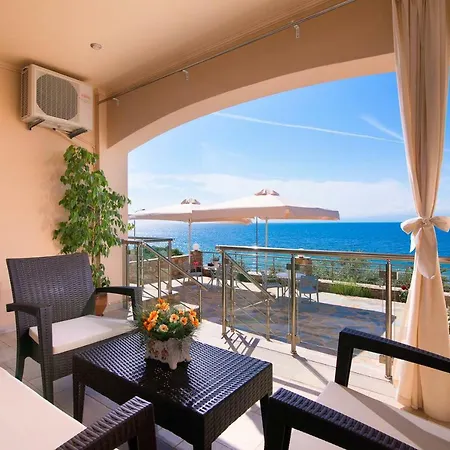Sunset Apartment *